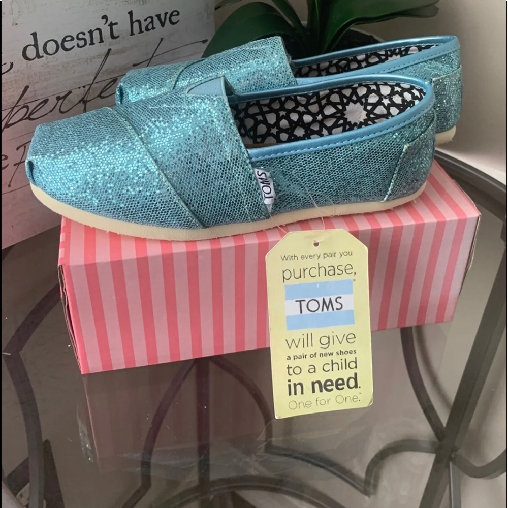 Toms blue glitter